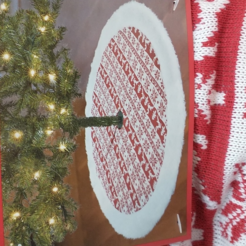 Holiday Style Tree Skirt Red and White Color - Picture 3 of 10